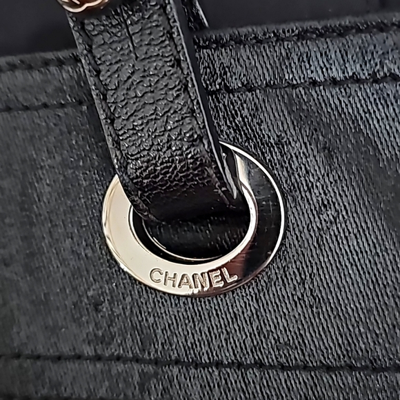 AUTHENTIC CHANEL QUILTED HAND TOTE BAG CANVAS/L… - Picture 2 of 12